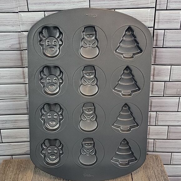 Wilton holiday themed cookie Halloween and Christmas pan Set of 2 - Picture 4 of 8